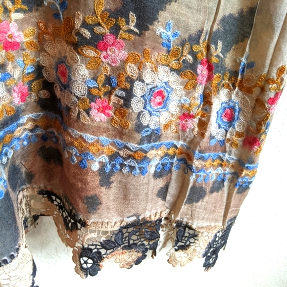 Origami by Vivian, Lace crochet/Embroidered, sleeveless, leopard print, cardigan - Picture 3 of 6